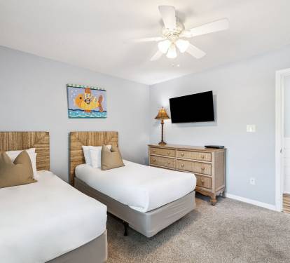 Twin Guest Suite - Equipped with a Flat-Screen TV