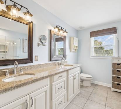 Primary King En-Suite - Dual Vanities