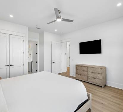 King Guest Suite - Equipped with a Flat-Screen TV