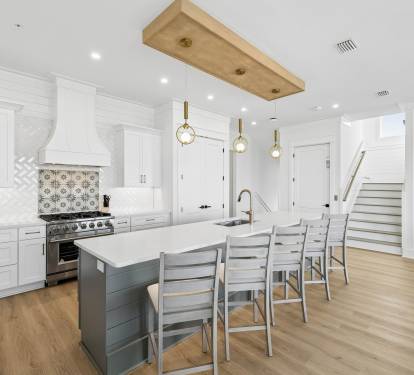 Bar Seating for 5 - Perfect for Breakfast or Quick Bites
