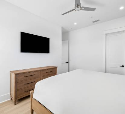 King Guest Suite - Equipped with a Flat-Screen TV