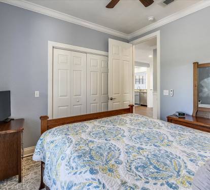 1st Floor - Queen Guest Room