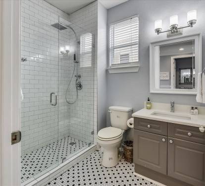 1st Floor - Shared Bathroom
