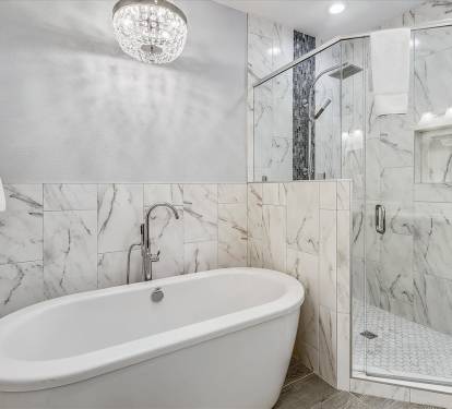 2nd Floor Primary En-Suite - Soaking Tub and Shower