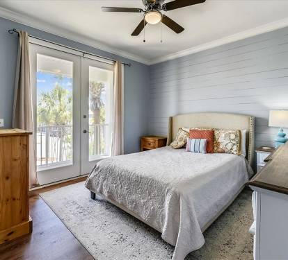 2nd Floor - Queen Guest Room