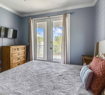 2nd Floor - Queen Guest Room