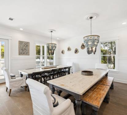 Dining Area with Seating for Everyone!