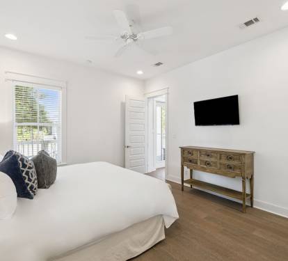 King Guest Suite - Equipped with a Flat-Screen TV