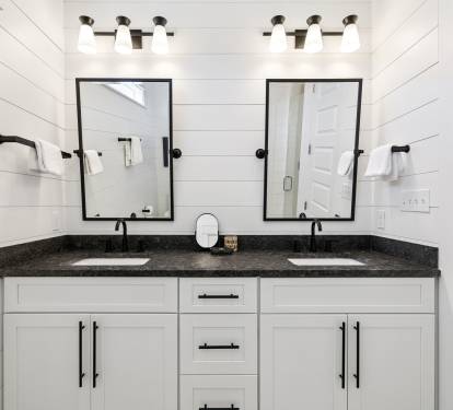 King Guest En-Suite - Dual Vanities