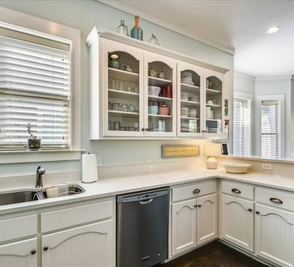 Fully Equipped with Stainless Steel Appliances