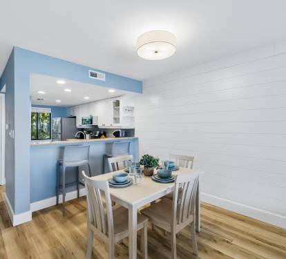 Dining Area with Seating for 4