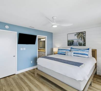 Primary King Suite - Gulf Front Balcony + Flat-Screen TV
