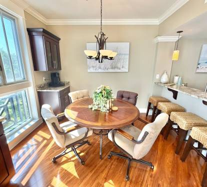 Dining area for 4+