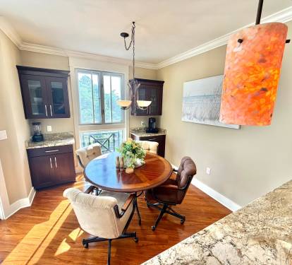 Dining area for 4+