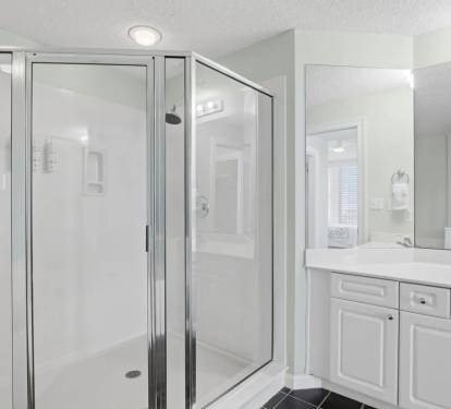 Primary En-Suite Shower