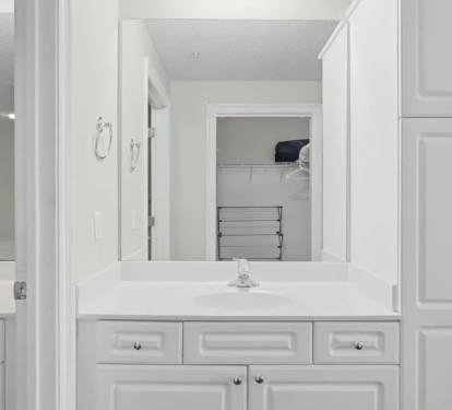 Double Vanity in Primary En-Suite