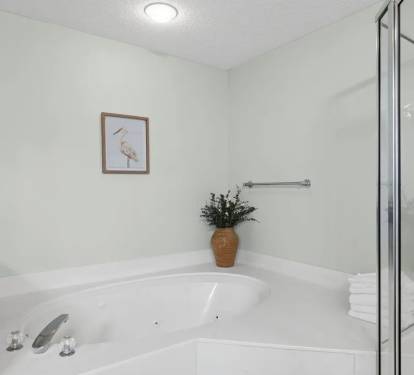 Soaker Tub in Primary En-Suite