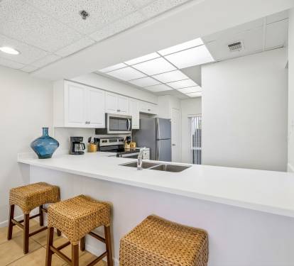 Bar Seating for 3 - Perfect for Breakfast or Quick Bites!