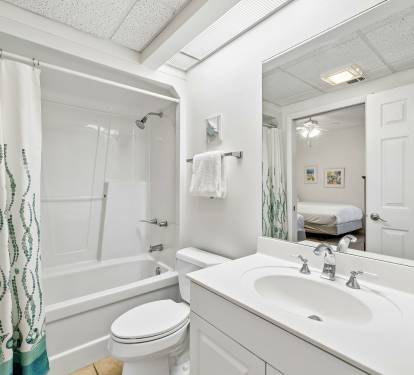Queen Guest En-Suite - Single Vanity + Shower/Tub Combo