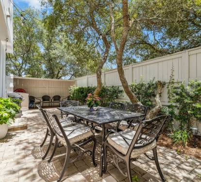 1st Floor Patio - Perfect for Al Freso Dining!