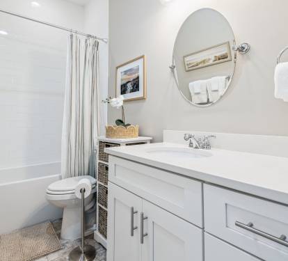 3rd Floor Guest Bathroom - Single Vanity & Shower/Tub Combo