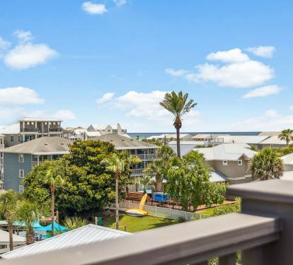Peek-A-Boo Gulf Views!