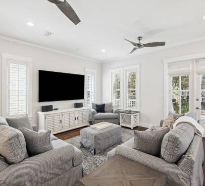 Spacious Living Area with Ample Space to Gather