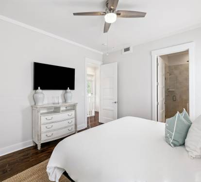 King Guest Suite - Equipped with a Flat-Screen TV