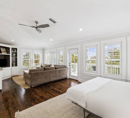 Unwind in the Spacious 3rd Floor Suite!