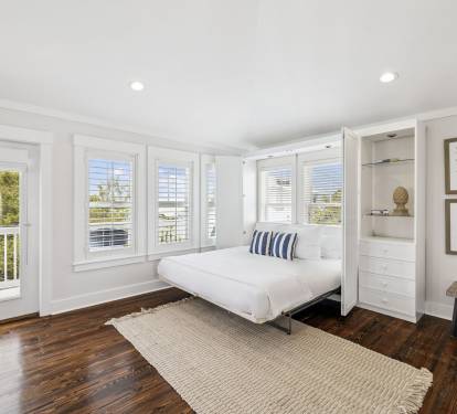 Sleep 2 In the King Murphy Bed!