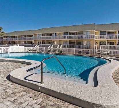 Pool at Sandpiper Cove 