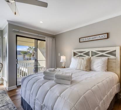 Living room/Sleeping Area
