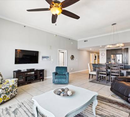 Spacious Oceanview Lounge