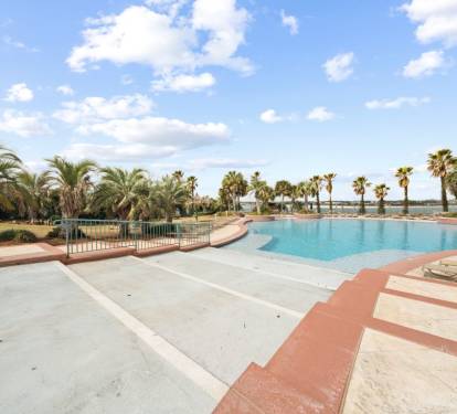 16 Caribe Outdoor Pool