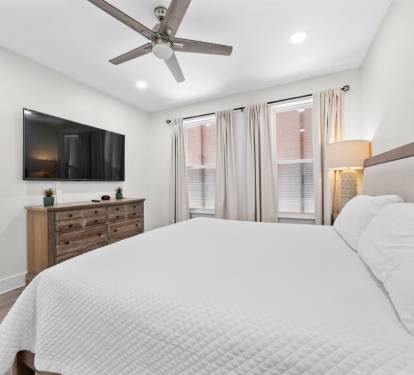 Lil J's Getaway Primary Bedroom
