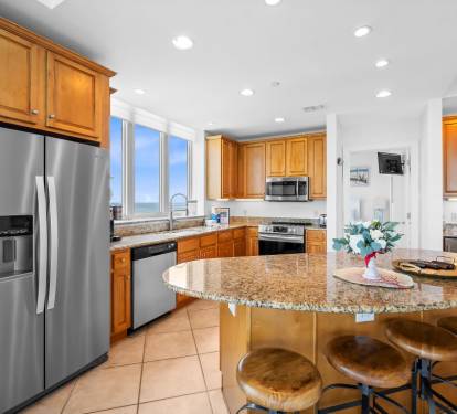 9 Lagoon Tower 902 Kitchen