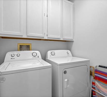 25 Lagoon Tower 902 Laundry