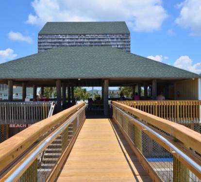 Rick’s Sand Trap Bar & Grill — A relaxed beachfront hangout serving casual bites and cold drinks with Gulf views, perfect for lunch, happy hour, or sunset sips steps from the sand.