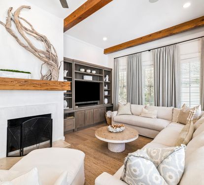 Spacious Living Area with Ample Space to Gather