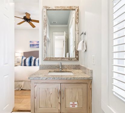 Shared Guest Bathroom - Single Vanity