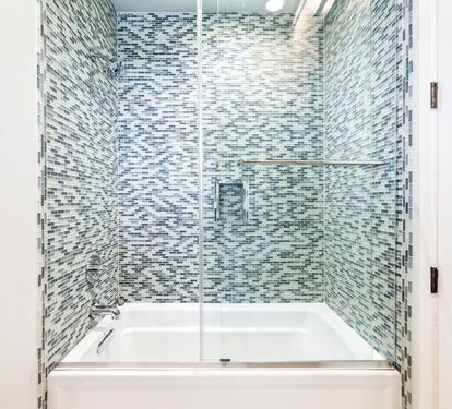 Shared Guest Bathroom - Shower/Tub Combo