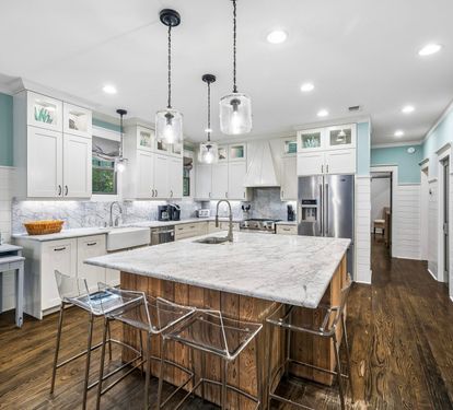 Spacious & Fully Equipped Chef's Kitchen