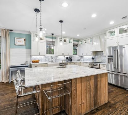 Spacious Kitchen with Ample Counter & Storage Space