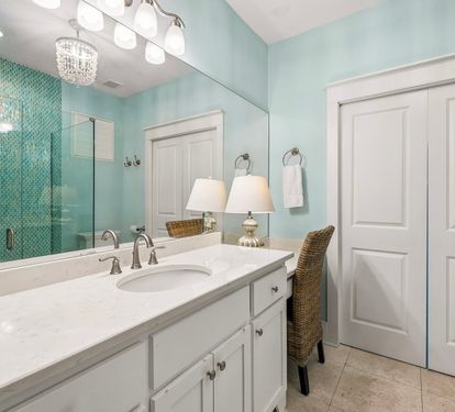 King Guest En-Suite - Single Vanity