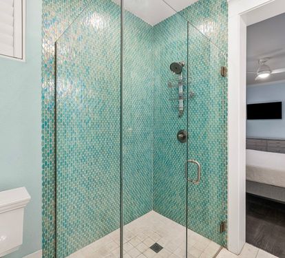 King Guest En-Suite - Walk-In Shower
