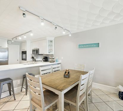 Dining Area with Seating for 6 + Bar Seating for 4
