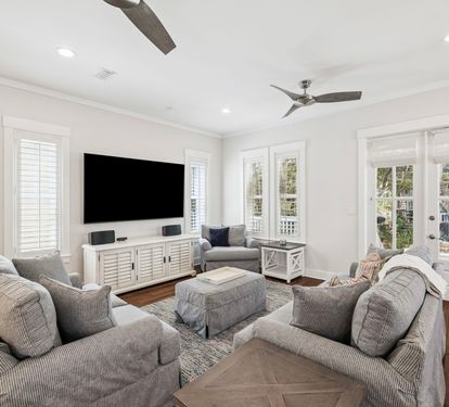Spacious Living Area with Ample Space to Gather