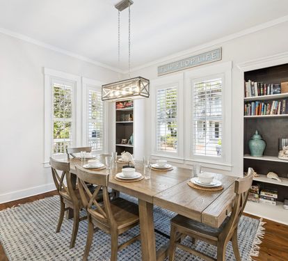Dining Area with Seating for 6