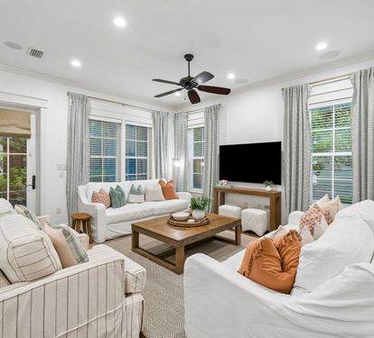 Spacious Living Area with Ample Seating!