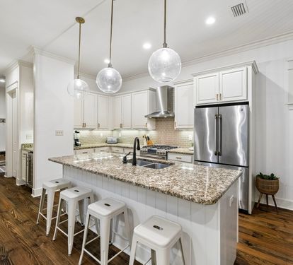 Stylish & Fully Equipped Chef's Kitchen